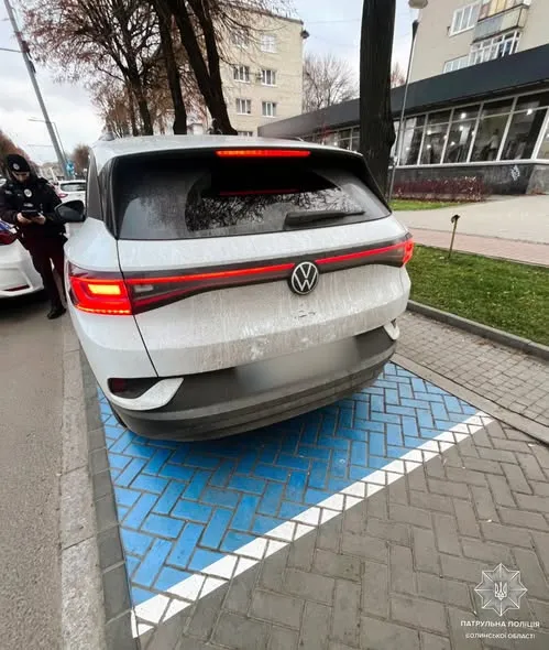 Не тільки штраф: за що у Луцьку можуть евакуювати авто (фото)