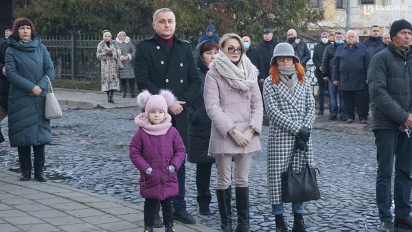 У Луцьку вшанували пам'ять жертв Голодомору (фото, відео)