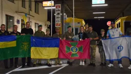 Мукачівські прикордонники привітали шаблістку Ольгу Харлан з поверненням додому (фото, відео)