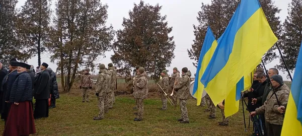Без батька залишилося троє дітей: на Волині попрощалися з воїном Тарасом Парфенюком (фото)