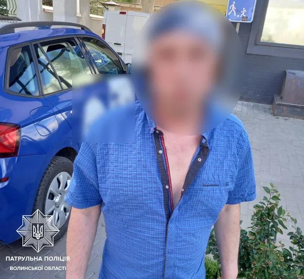 У Луцьку небайдужі затримали п'яного таксиста (фото)
