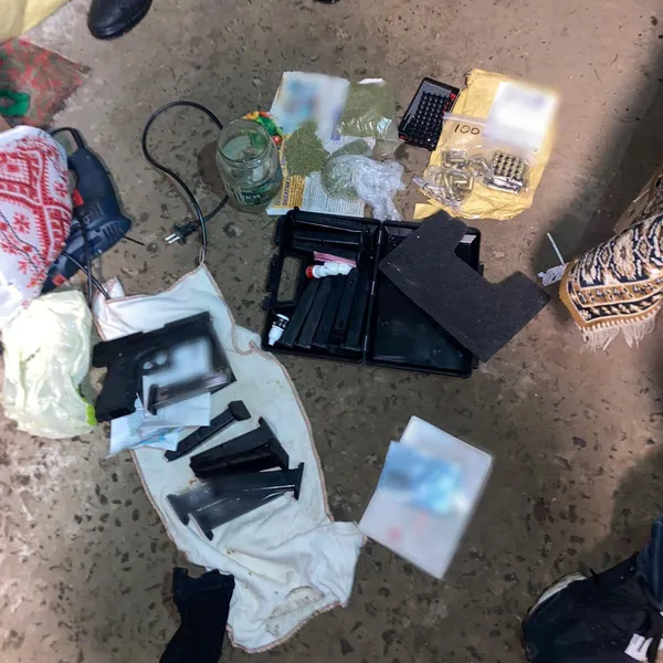 На Волині затримали львів’янина за торгівлю зброєю (фото)