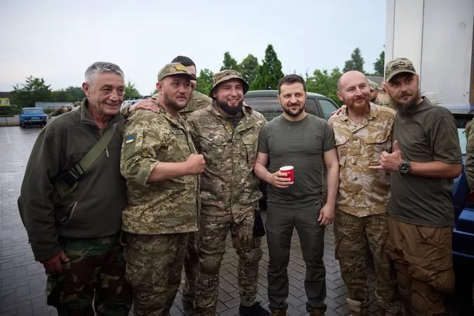 Зеленський був на фронті і розповів про просування на всіх напрямках (фото, вдіео)