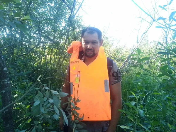 Скинув геолокацію: на Волині рятувальники шукали чоловіка, який заблукав і застряг на болоті (фото)