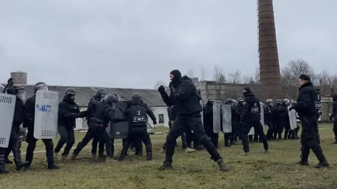Тривога та блокування «порушників» у Маневицькій колонії: що там коїлося (фото)