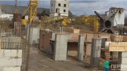 У Луцьку на будівництві житлового комплексу впав кран (фото)
