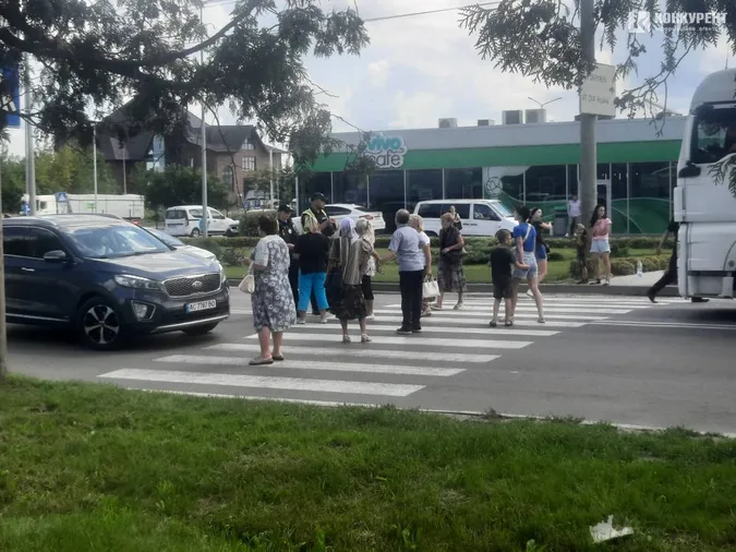 У Луцьку люди перекрили рух транспорту на Львівській (фото, відео)