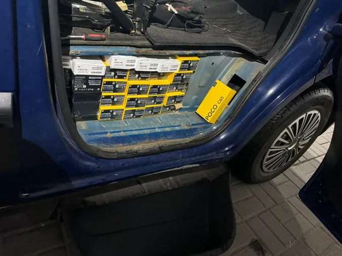 Житель Рівненщини намагався завезти в Україну смартфонів на 2 мільйони гривень (фото)