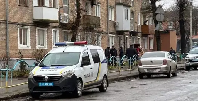 У Нововолинську в багатоповерхівці знайшли труп (фото)
