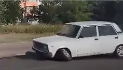 У Луцьку в «жигулів» посеред дороги відламалося колесо (відео)