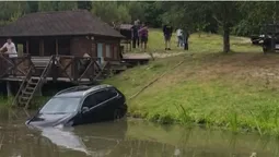 Під Луцьком під час відпочинку втопили авто (фото)