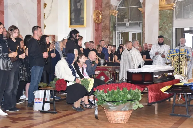 У Луцьку попрощалися з Героєм Володимиром Чернишем (фото)