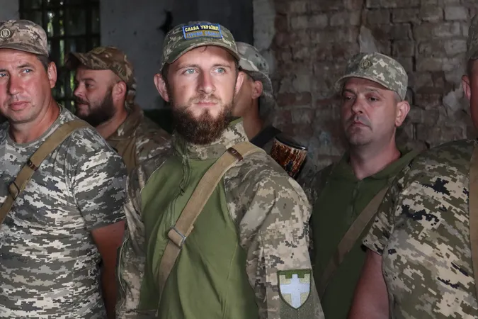 Комбриг волинської ТрО вручив бійцям і бійчиням нагороди (фото)