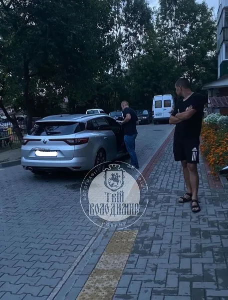 Швидко їхав: у Володимирі водій легковика збив трирічну дитину (фото)