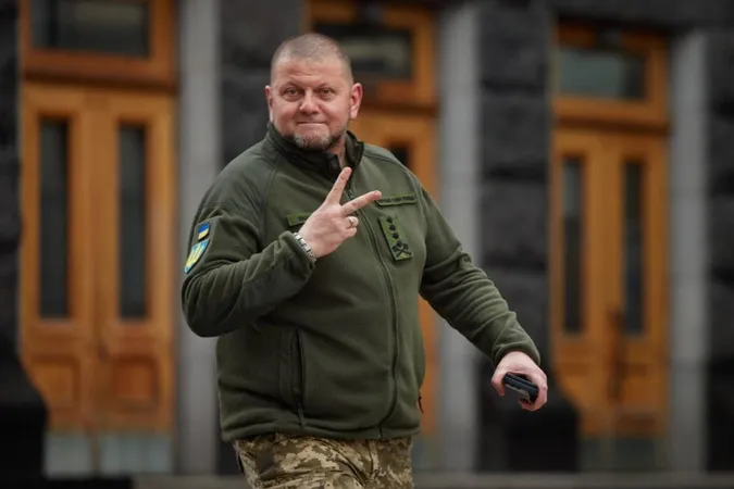 Головнокомандувач Залужний готує до захисту дисертацію: тема засекречена