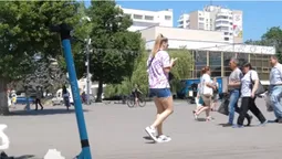 У Луцьку знову з'явилися електросамокати. Але інші (відео)
