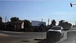 У Луцьку поліцейські проїхали на «червоний» і «зарулили» за зустрічку (відео)