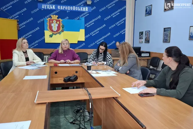 Чи законно працює луцьке управління соцслужб (фото)