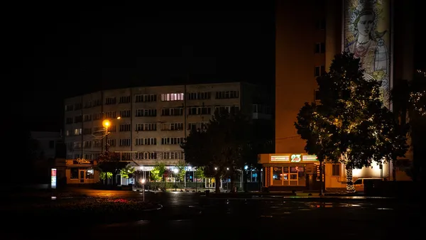 Луцьк після осіннього дощу: фотограф опублікував світлини нічного міста (фото)