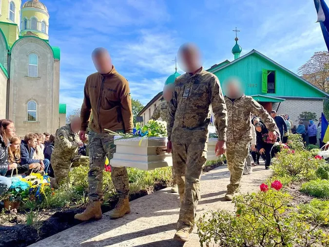 Без батька лишилися дві донечки: на Волині попрощалися з воїном Андрієм Шевчуком (фото)