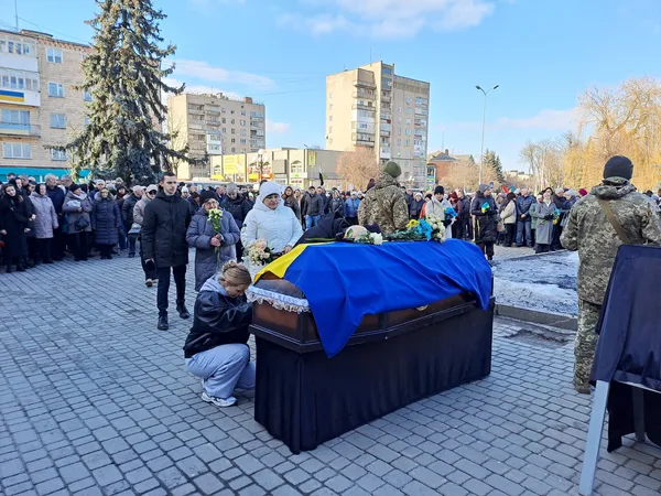 Мріяв показати доньці мирний Київ: у Ковелі поховали Героя Василя Оришкевича (фото)