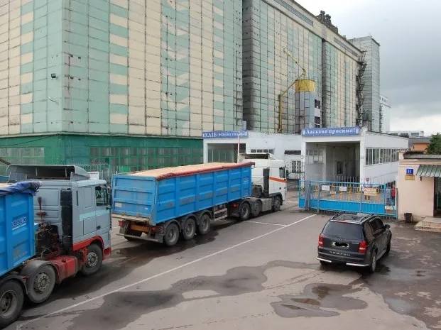 Із Луцького комбінату хлібопродуктів незаконно вивозять тонни борошна, -депутат
