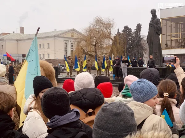 У Луцьку в День Соборності створили «ланцюг єднання» (фото)