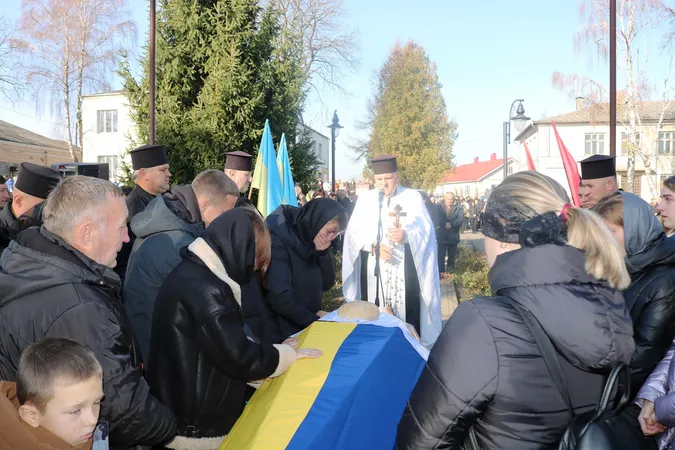 На Волині попрощалися із 22-річним воїном Назаром Кравчуком (фото)