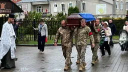 Загинув на Донбасі: у Луцьку попрощались з Героєм Андрієм Васюрою (фото)