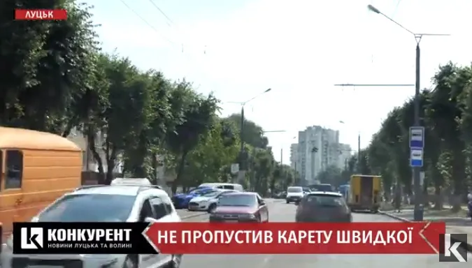 «Ви чьо, парні, ващє?» – патрульні склали постанову на водія, який не пропустив «швидку»
