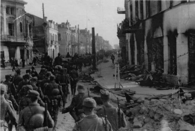 Луцьк, який ми не бачили: показали світлини часів Другої світової (ретрофото)