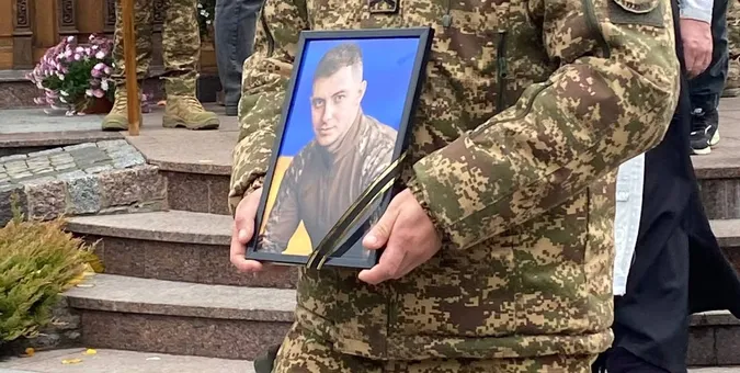Загинув за тиждень до першої річниці шлюбу: Володимир попрощався з Євгенієм Піндасом