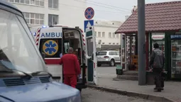 У центрі Луцька швидка забрала непритомного чоловіка: подробиці (фото)