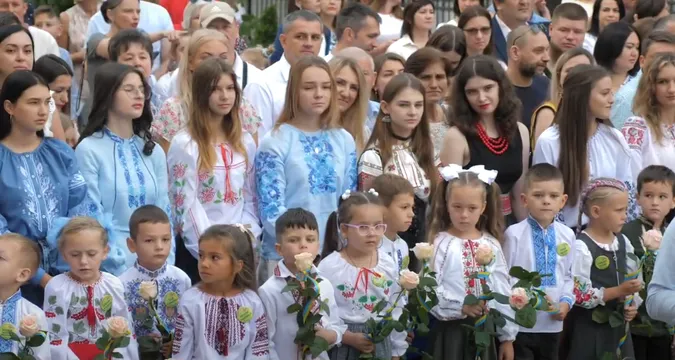 У Луцькому ліцеї №1 пролунав перший дзвінок (відео)