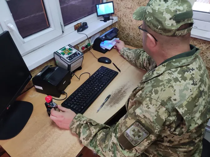 На «Ягодині» індієць прикинувся греком, аби потрапити до ЄС (фото)