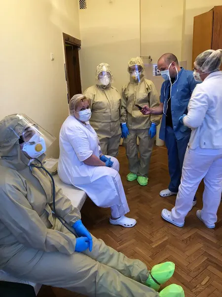 Підступний, мінливий і химерний: волинський лікар розповів про коронавірус (фото)