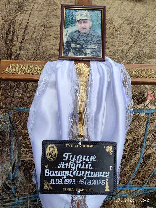 Дві громади у жалобі: на Волині в останню дорогу провели захисника Андрія Гудика (фото)