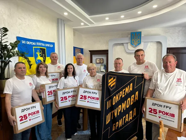 «Батьківщина» у своє 25-річчя відправила на фронт 25 вантажів гуманітарної та військової допомоги (фото)