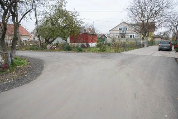 Попри війну у Луцькій громаді ремонтують дороги (фото)