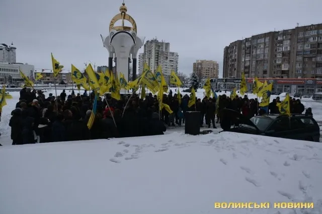 У Луцьку автопротест власників машин на єврореєстрації (фото)