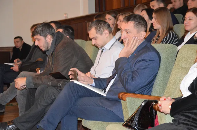 Кіндер у Волиньраді: дев'ять депутатських стільців захиталися