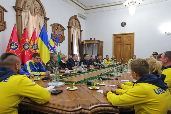 «Нескорена» волинянка отримала цінний подарунок від міністра оборони  (фото)