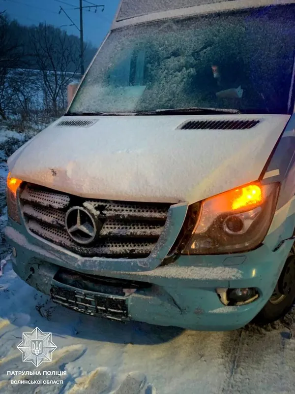 Біля Луцька Toyota «влетіла» в Mercedes, а потім – у вантажівку (фото)