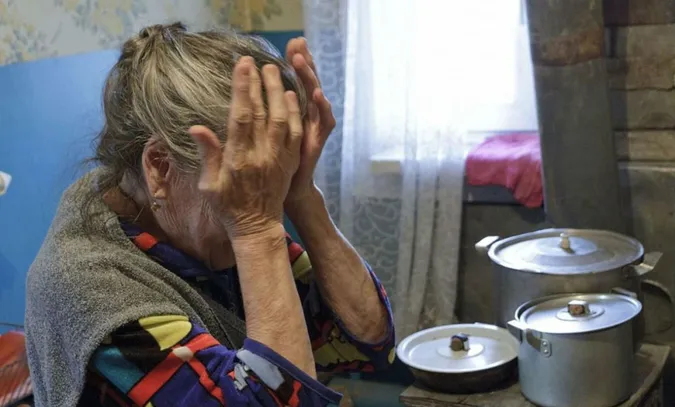 Розбив вікно і заліз у дім: на Волині пограбували пенсіонерку