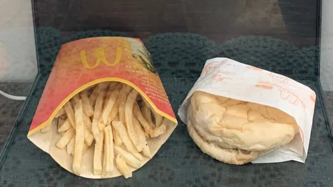 Ніби вчора купив: чоловік 10 років зберігав бургер з McDonald's