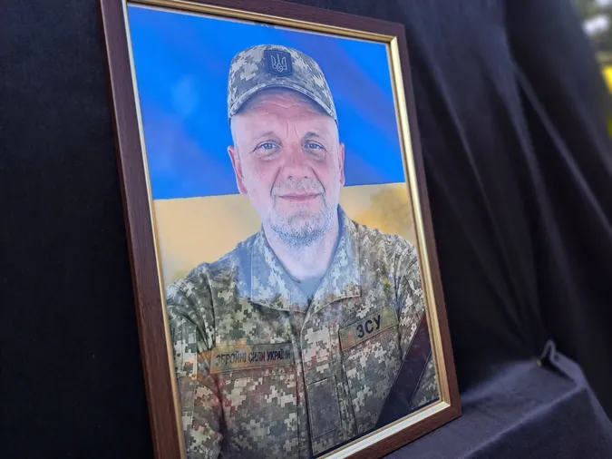 Не встиг провести доньку до весільного вівтаря: у Ковелі попрощалися з Героєм Ігорем Хомичем (фото)