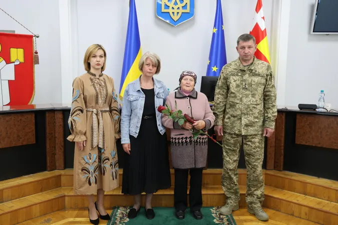 У Луцьку родинам загиблих Героїв вручили державні нагороди (фото)
