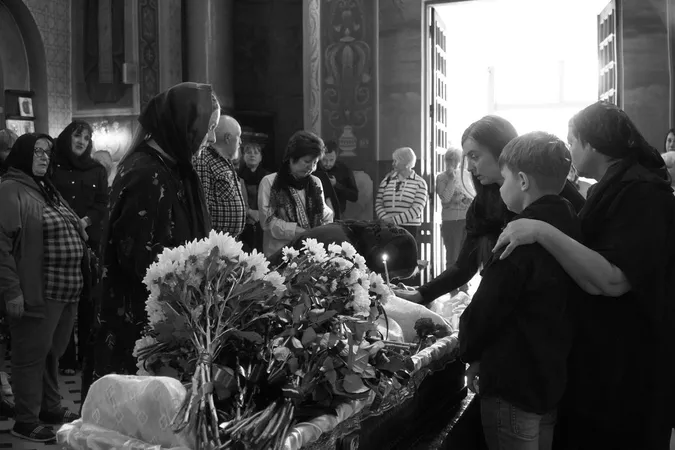 У Володимирській громаді в останню путь провели Героя Олега Козінського (фото)