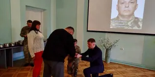 «Комбатантський хрест» і «Хрест доблесті»: родинам Героїв із Волині вручили посмертні нагороди (фото)