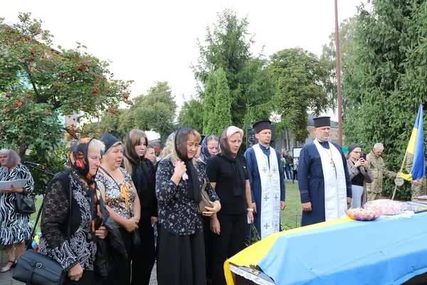 На Волині провели в останню земну дорогу захисника Миколу Собчука (фото)
